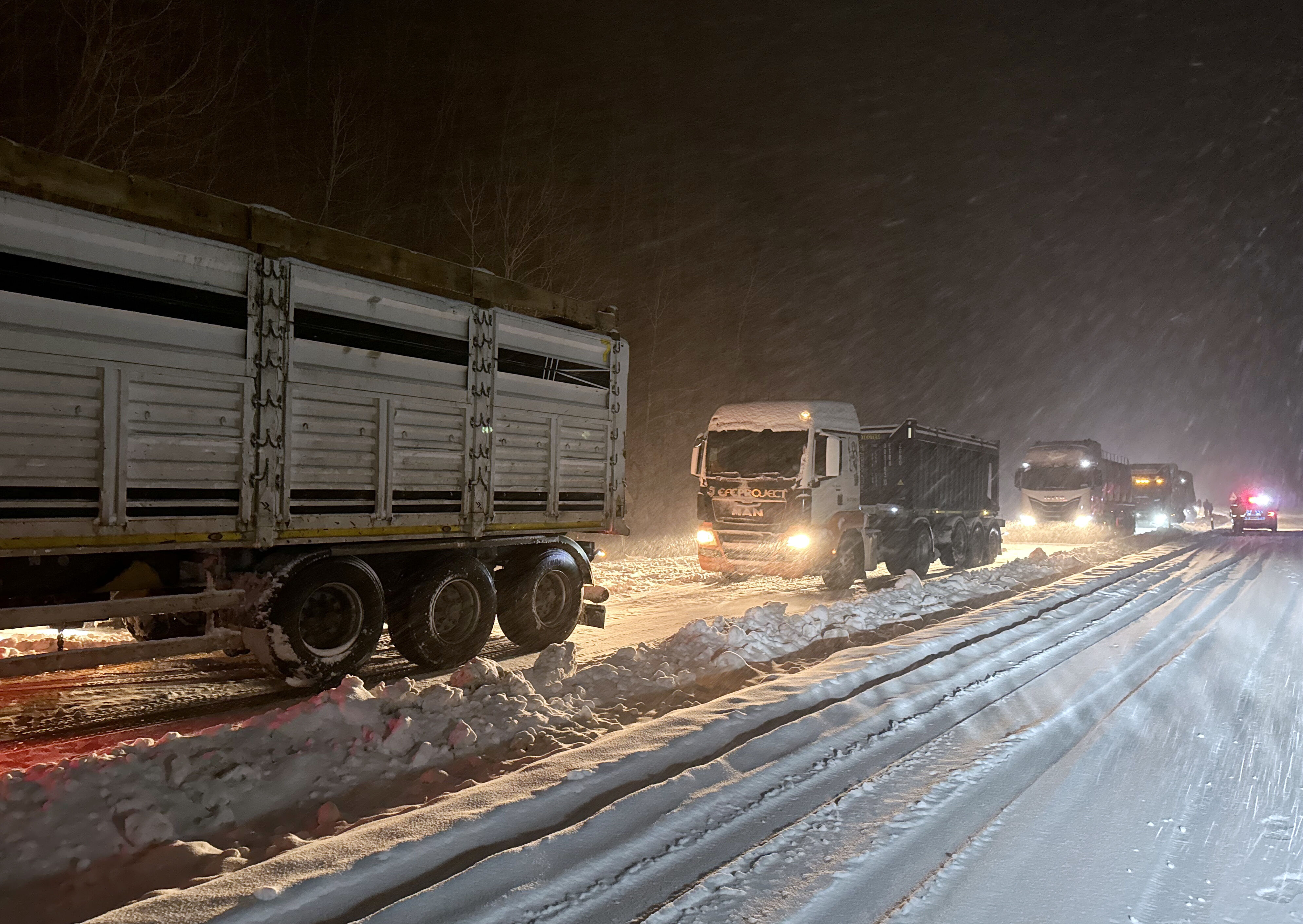 Ilgaz Dağı geçişinde ulaşıma kar engeli - 2. Resim