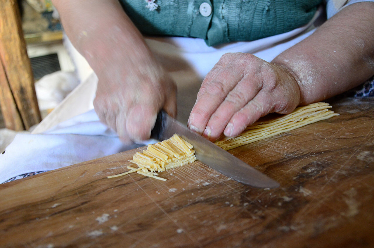 Kış aylarının vazgeçilmezleri... Eskiden her evde olurdu! Antalyalı kadınların imece usulüyle devam ettiriyor - 7. Resim