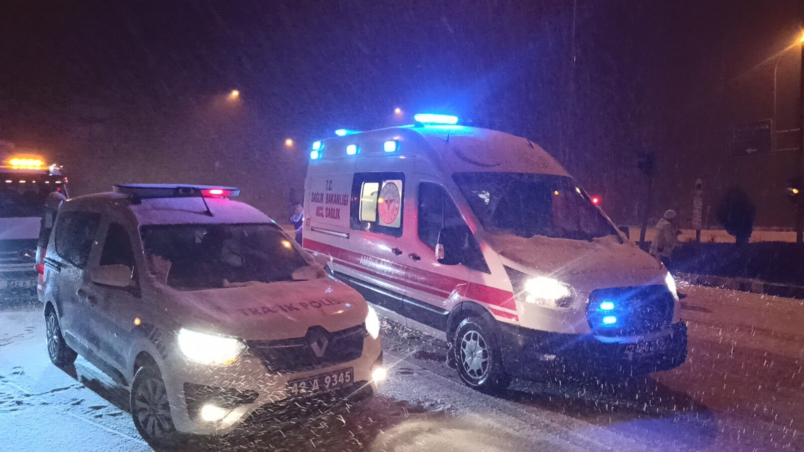 Konya'da şehirlerarası yollar kardan kapandı! Otobüs seferleri yapılamıyor Konya'da şehirlerarası yollar kardan kapandı! Otobüs seferleri yapılamıyor - 2. Resim