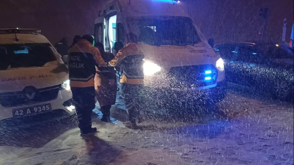 Konya'da şehirlerarası yollar kardan kapandı! Otobüs seferleri yapılamıyor Konya'da şehirlerarası yollar kardan kapandı! Otobüs seferleri yapılamıyor - 5. Resim