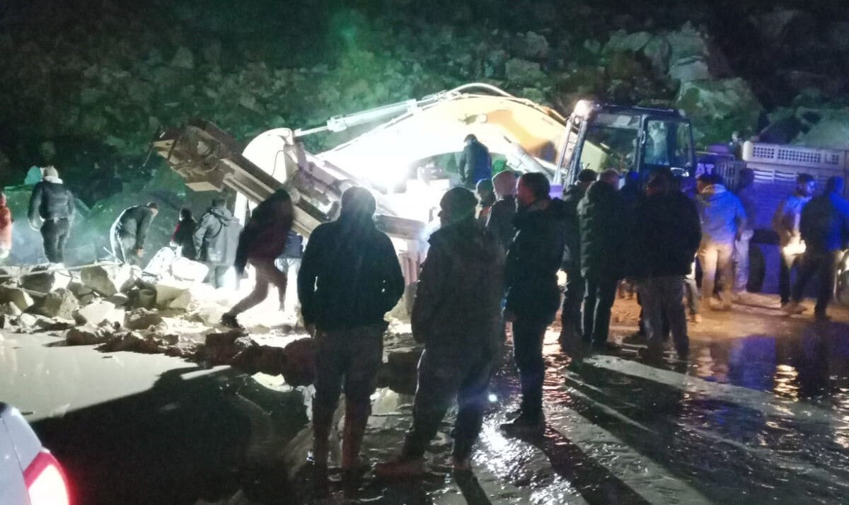 Mermer ocağında heyelan! Göçük altında kalan 2 işçiden biri hayatını kaybetti - 2. Resim