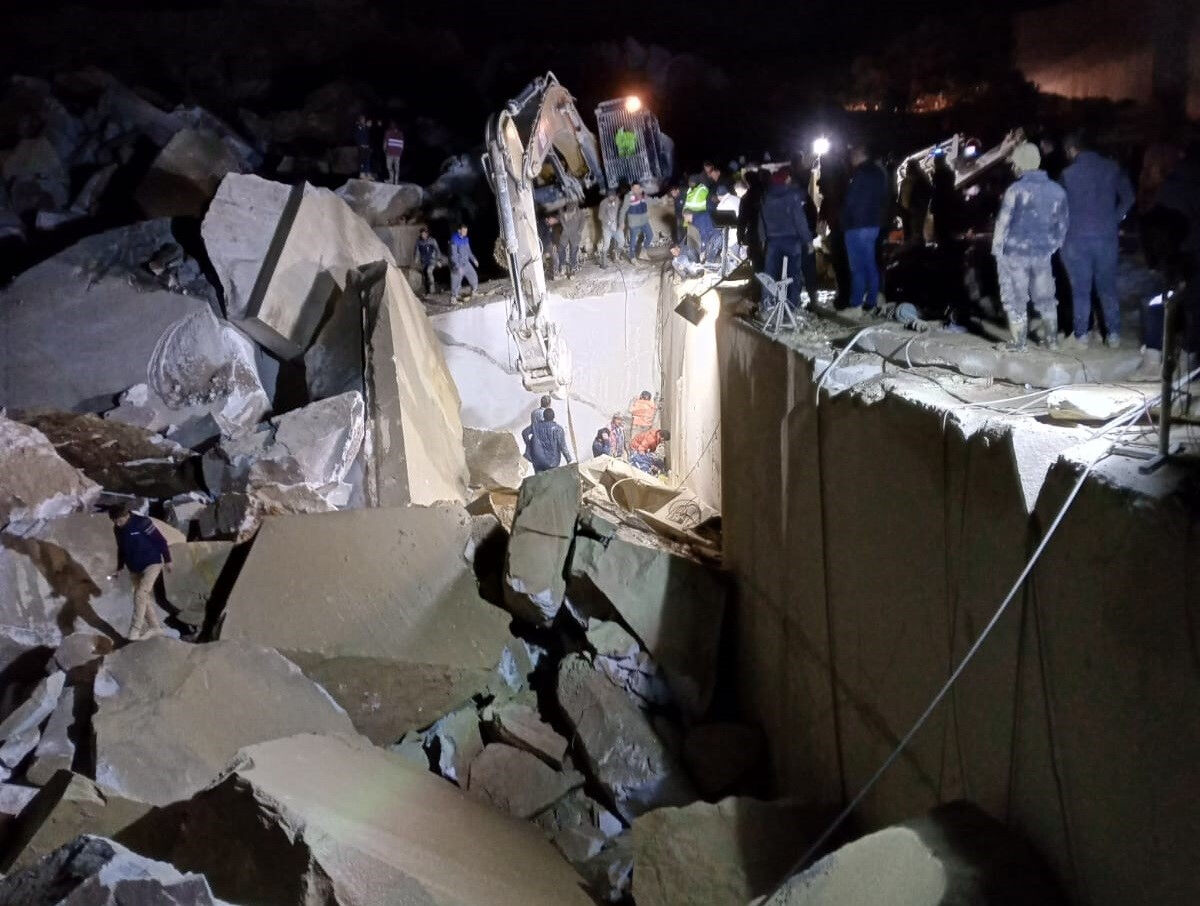 Mermer ocağında heyelan! Göçük altında kalan 2 işçiden biri hayatını kaybetti - 4. Resim