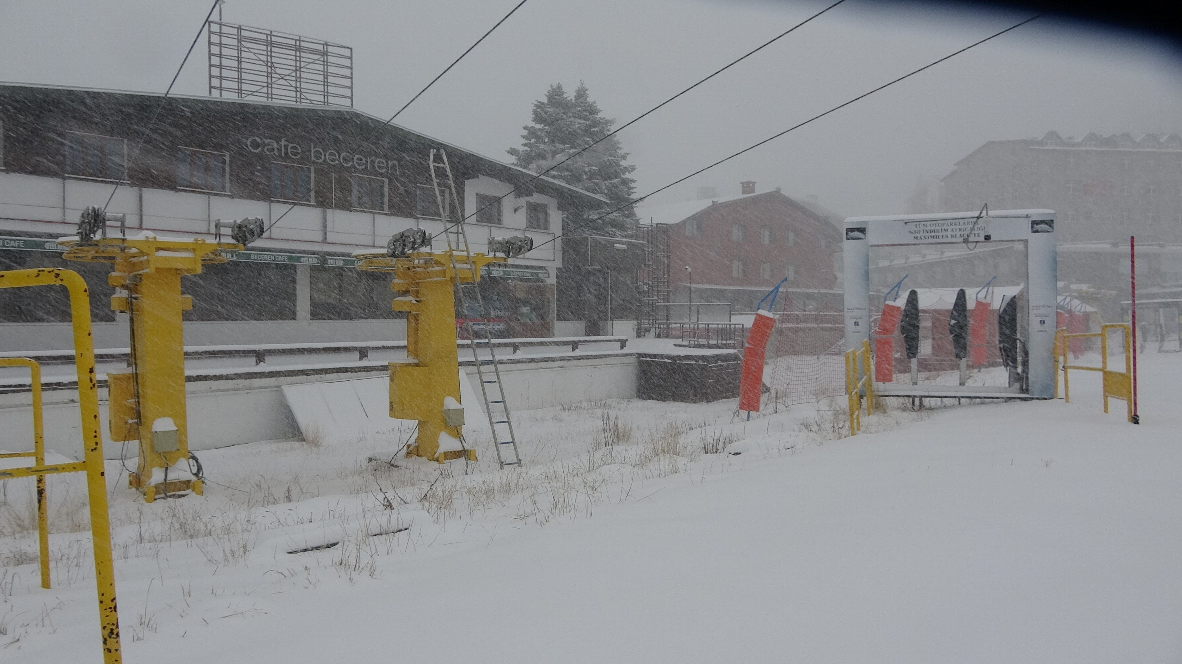 Pistler tatilcileri bekliyor! Kar kalınlığı bir anda 50 santimetreye ulaştı Pistler tatilcileri bekliyor! Kar kalınlığı bir anda 50 santimetreye ulaştı - 1. Resim