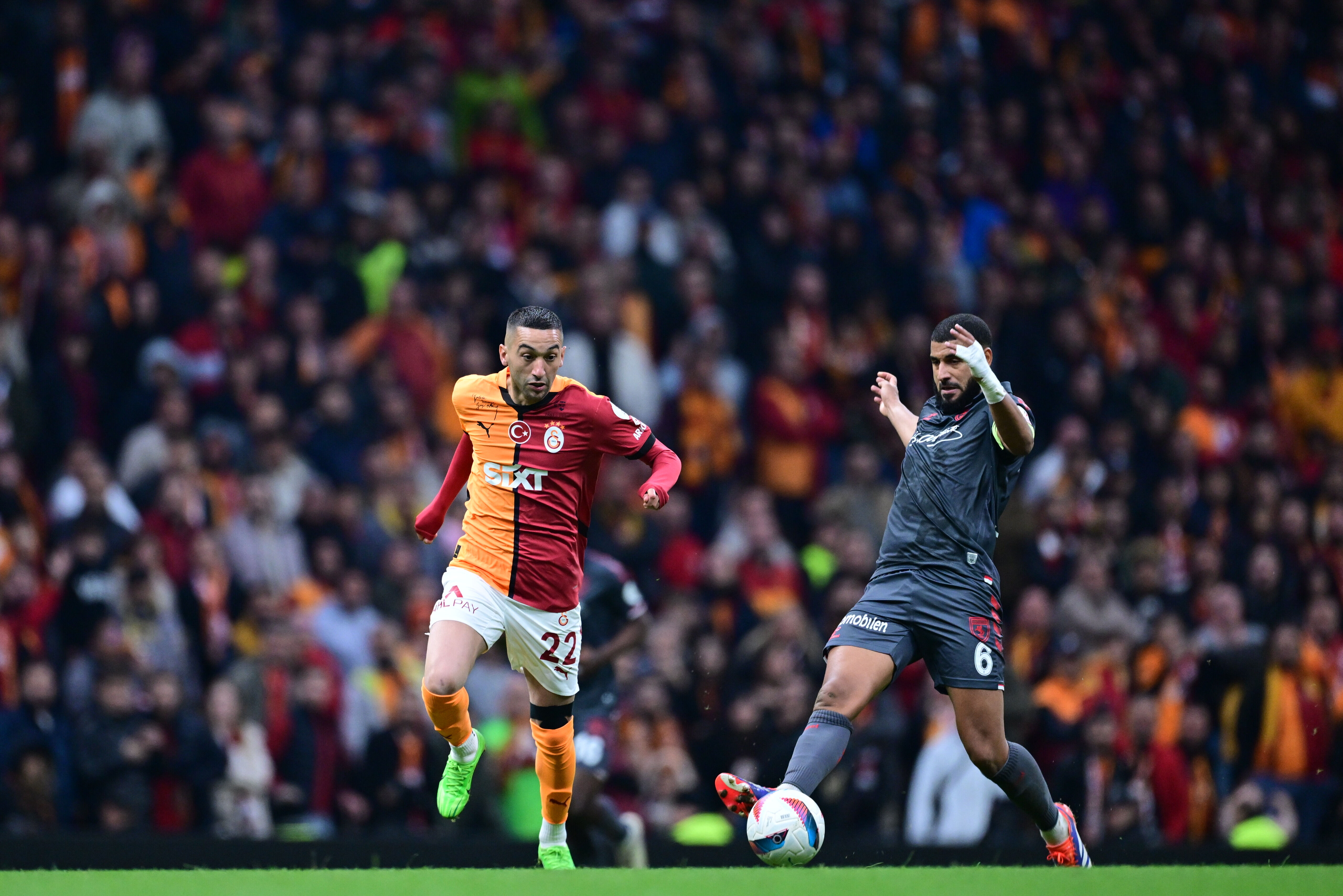 Tugay Kerimoğlu, Galatasaray'ın yıldızını yerden yere vurdu! Tugay Kerimoğlu, Galatasaray'ın yıldızını yerden yere vurdu! - 3. Resim