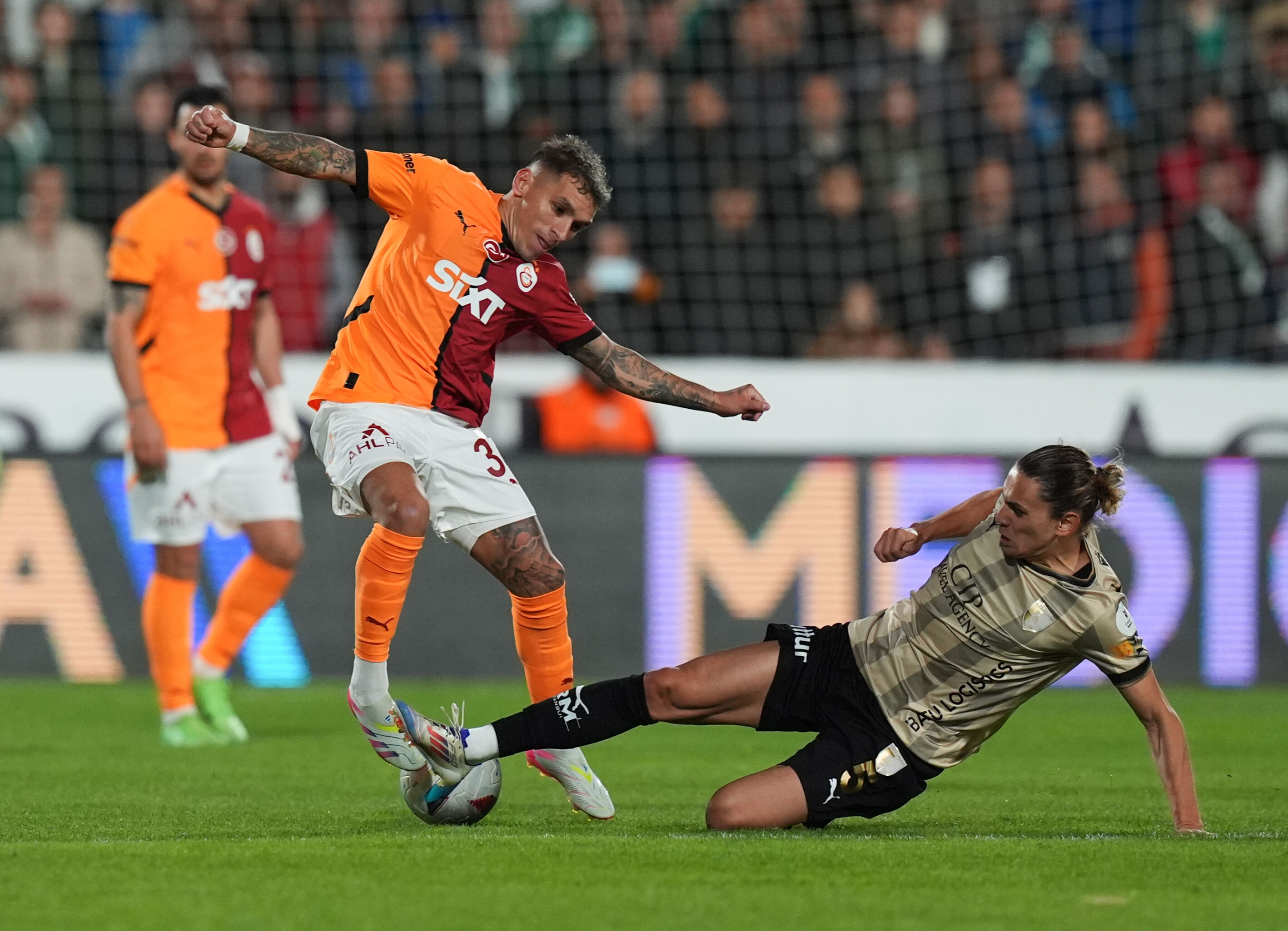 Tugay Kerimoğlu, Galatasaray'ın yıldızını yerden yere vurdu! Tugay Kerimoğlu, Galatasaray'ın yıldızını yerden yere vurdu! - 4. Resim
