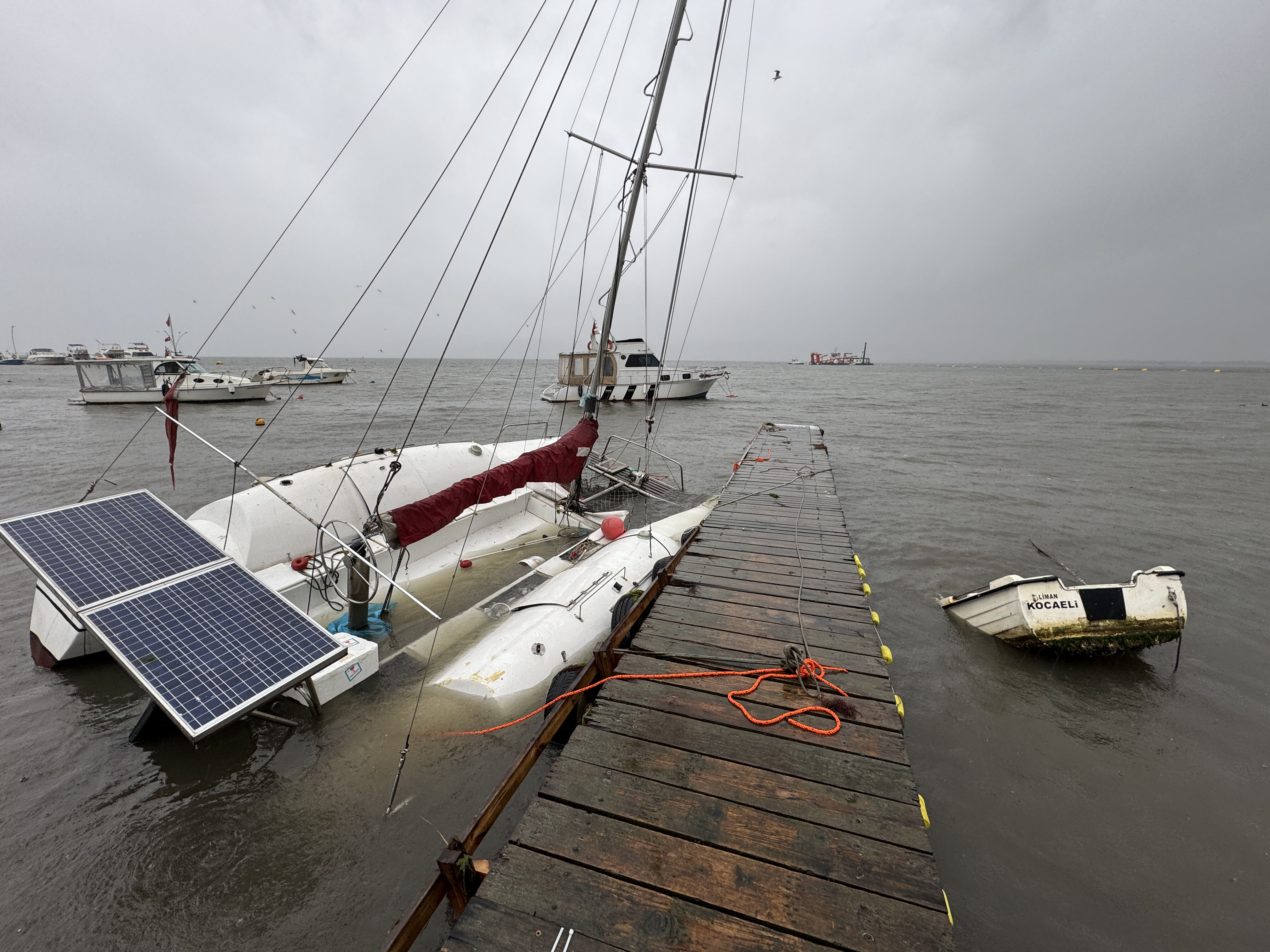 Türkiye özlediği 'beyaz'a kavuştu, İstanbul'a kar düştü! Meteoroloji'den yeni uyarı var, sağanak, lodos ve kar... Türkiye özlediği 'beyaza' kavuştu, İstanbul'a kar düştü! Meteoroloji'den yeni uyarı var, sağanak, lodos ve kar... - 4. Resim