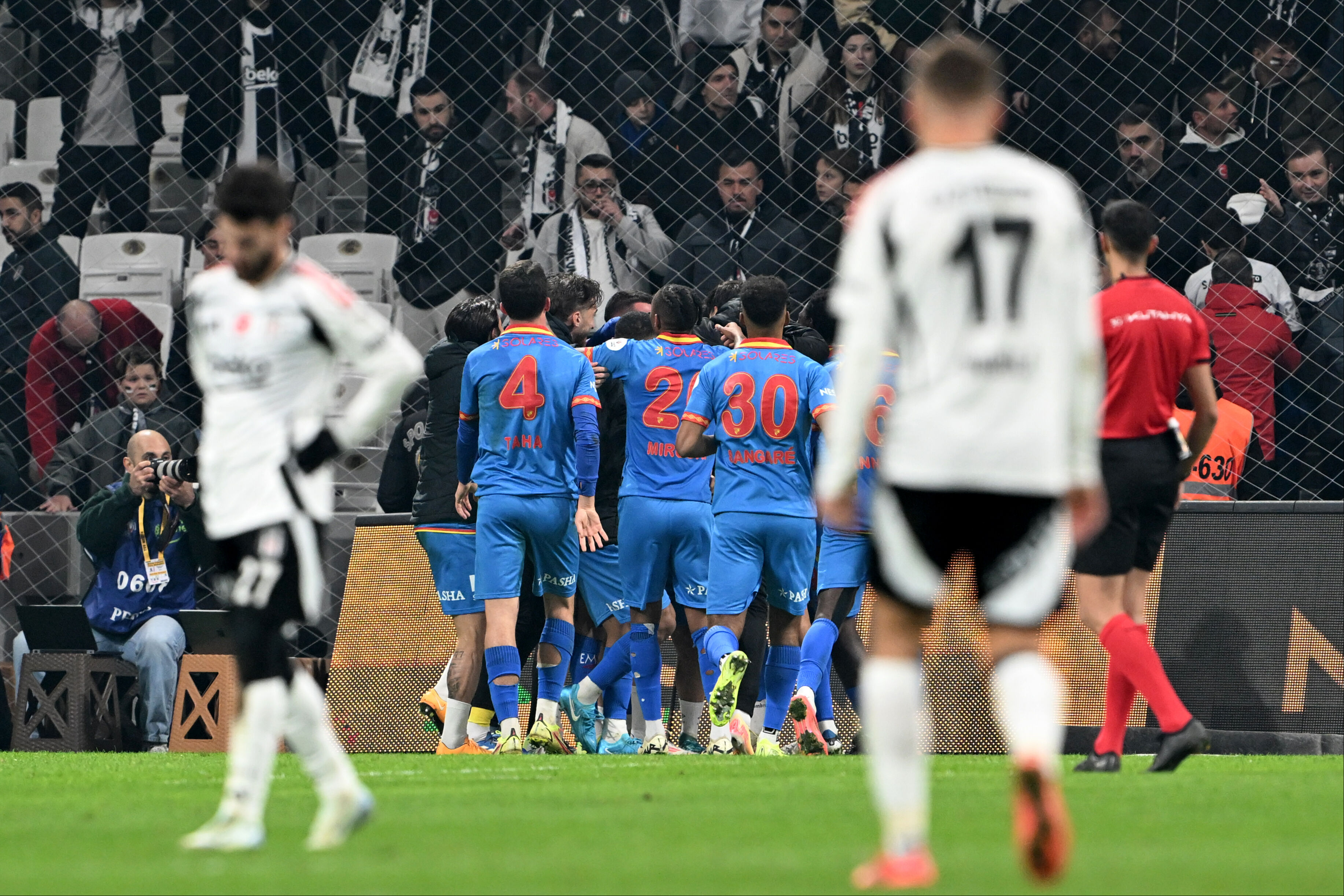 Beşiktaş'ın Göztepe hezimeti sonrası çarpıcı yorum!  Beşiktaş'ın Göztepe hezimeti sonrası çarpıcı yorum!