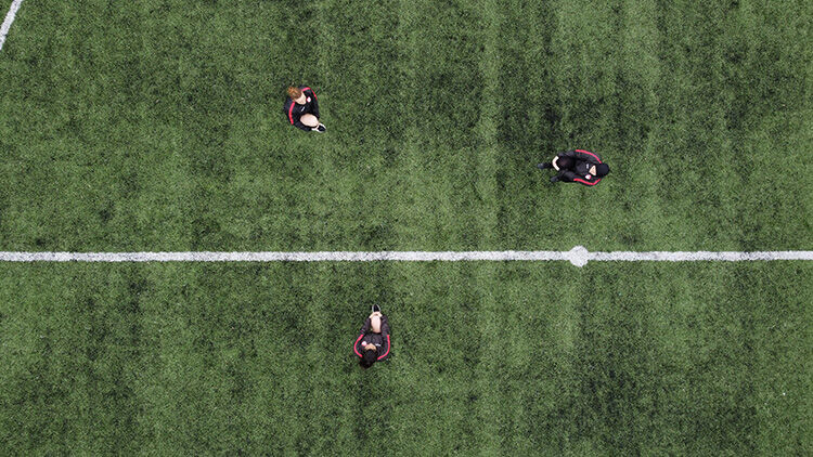 Bilecik'te 3 kadın hakem, kadına yönelik şiddete dikkati çekmek için maç yönetti - 2. Resim