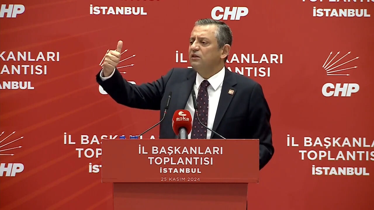 CHP Genel Başkanı Özgür Özel korsan kılıçlı yemin töreni yapan teğmenlere sahip çıktı - 2. Resim