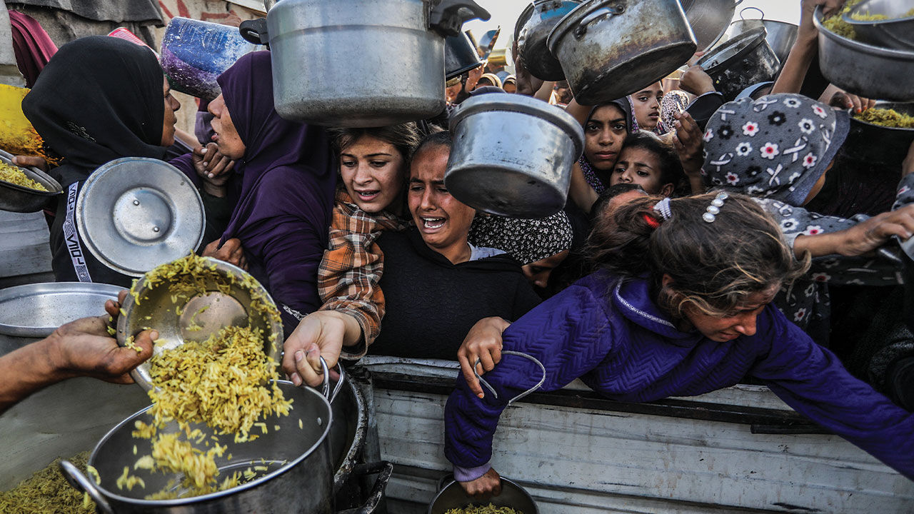 Filistinliler Gazze'de açlıkla mücadele ediyor! Yağma gıda fiyatlarını uçurdu - 3. Resim