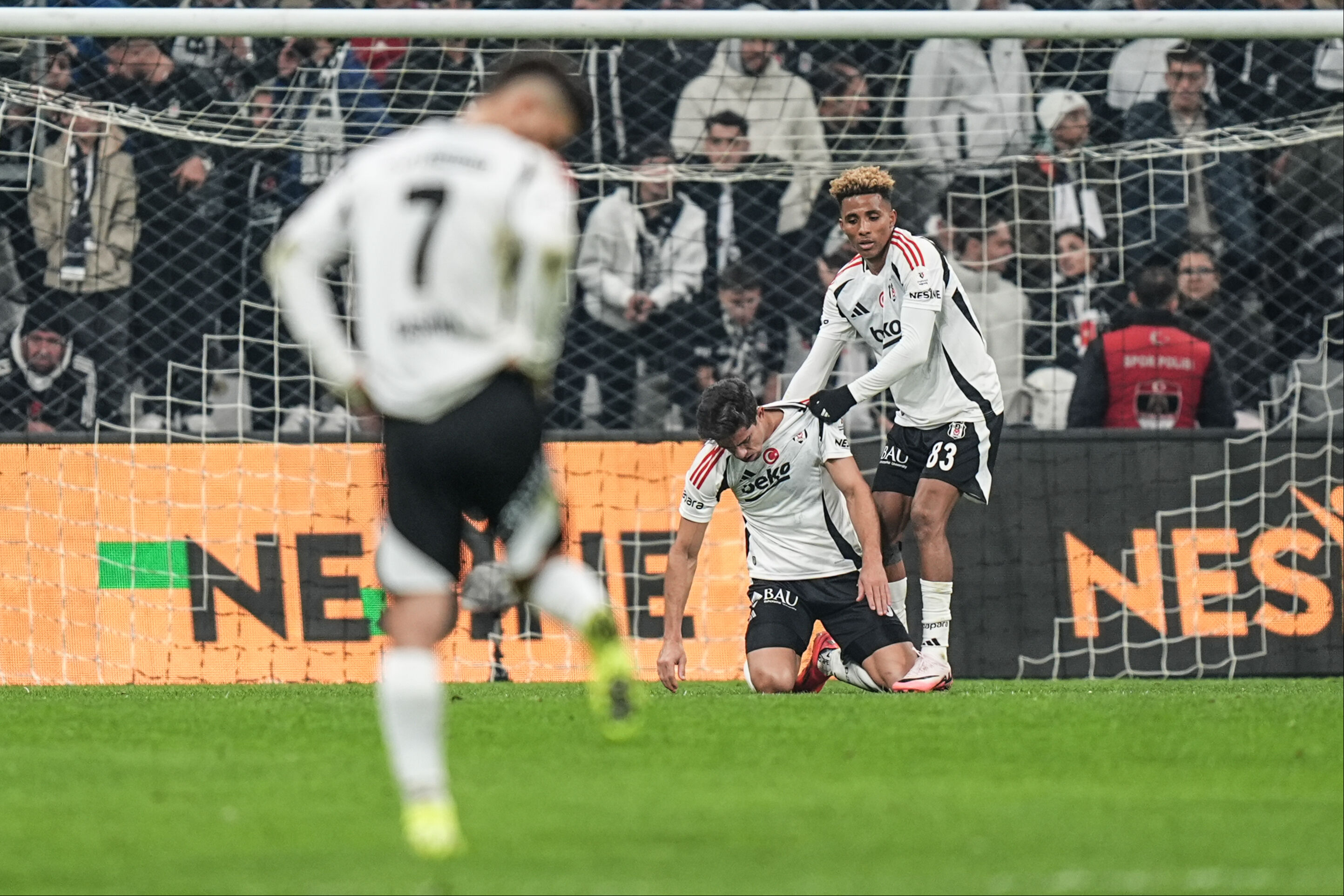 Giovanni van Bronckhorst'un geleceği tartışılırken, Nihat Kahveci'den Beşiktaş'a yeni hoca önerisi Giovanni van Bronckhorst'un geleceği tartışılırken Beşiktaş'ın yeni hocasını açıkladı!