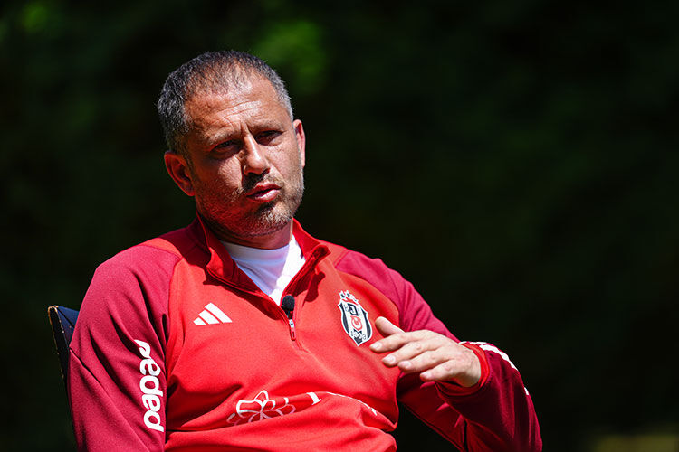 Giovanni van Bronckhorst'un geleceği tartışılırken, Nihat Kahveci'den Beşiktaş'a yeni hoca önerisi Giovanni van Bronckhorst'un geleceği tartışılırken Beşiktaş'ın yeni hocasını açıkladı!