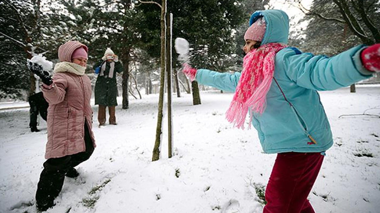 Gözler 'kar tatili' haberlerine çevrildi, ilk açıklama geldi! Birçok ilde eğitime ara verilecek Gözler 'kar tatili' haberlerine çevrildi, ilk açıklama geldi! Yarın eğitime ara verilecek - 1. Resim