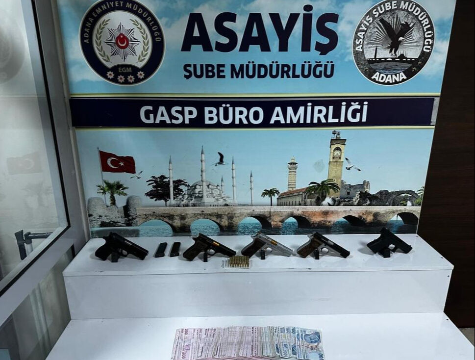 Haraç istedikleri galericinin evine mermi yağdırdılar! Korku dolu anlar güvenlik kamerasında Haraç istedikleri galericinin evine mermi yağdırdılar! Korku dolu anlar güvenlik kamerasında - 4. Resim