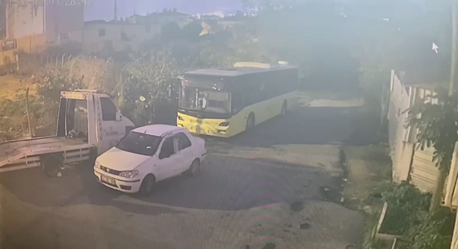 İETT otobüsünü çaldılar! Parçalarken yakalandılar: 2 kişi tutuklandı - 1. Resim