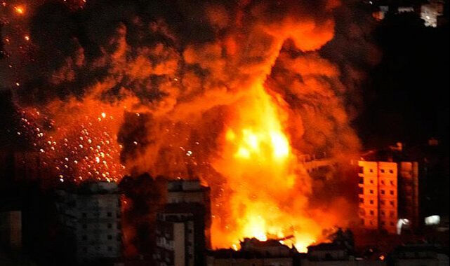 İsrail ateşkes beklenirken saldırdı! Beyrut ve çevresinde Hizbullah'a ait binalar havaya uçuruldu - 1. Resim