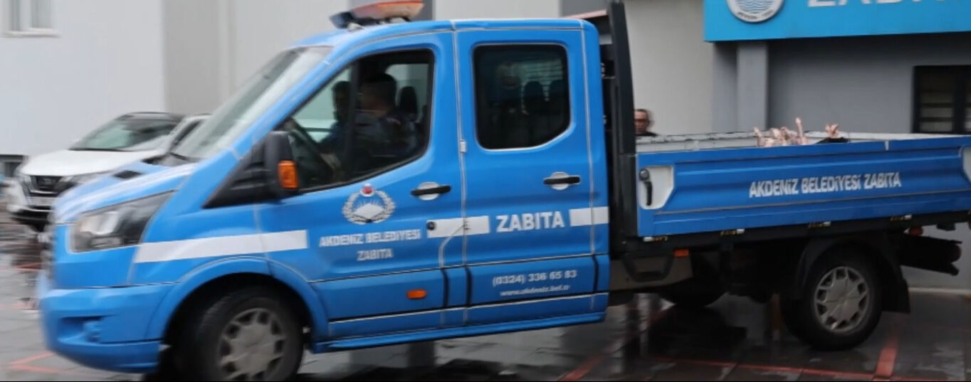 Mersin'de yardım için duran jandarma sağlıksız ortamda 235 kilogram et ele geçirdi - 3. Resim