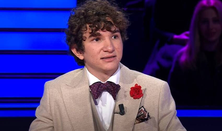 Milyoner'deki yarışmacı Güllü Erhan'a benzetildi! Tarzına Oktay Kaynarca da şaşırdı - 1. Resim