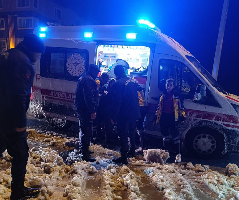 Yollar kapandı, insanlar mahsur kaldı, okullar tatil edildi! Meteoroloji'den bir kritik uyarı daha geldi - 7. Resim