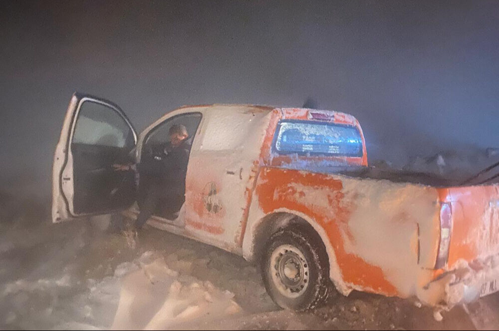 Köylüler evlerinde mahsur kaldı, 100'lerce yol ulaşıma kapandı! Yollar kapandı, insanlar mahsur kaldı, okullar tatil edildi! Meteoroloji'den bir kritik uyarı daha geldi - 5. Resim