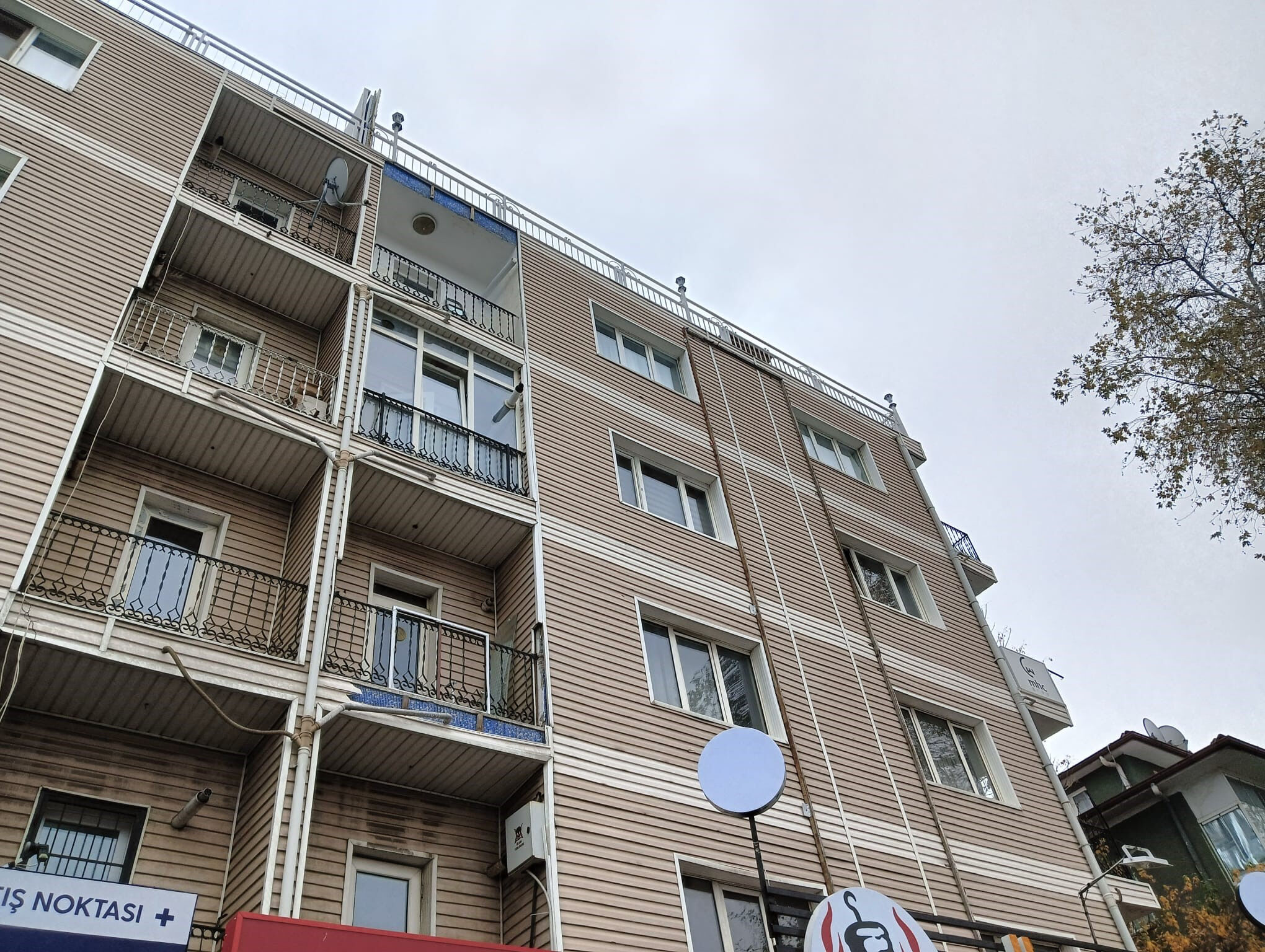 Aile faciası! Ablasını bıçaklayıp 5. kattan aşağı atladı - 1. Resim