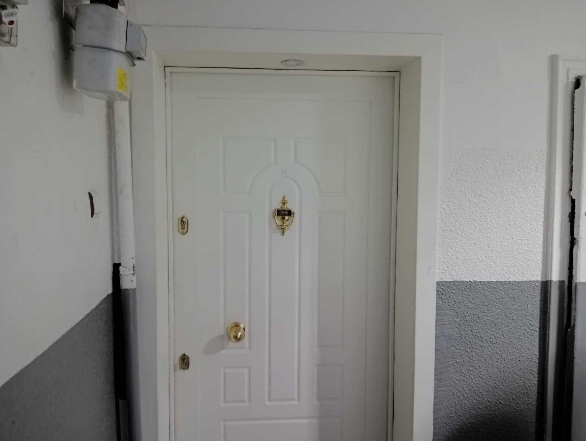 Aile faciası! Ablasını bıçaklayıp 5. kattan aşağı atladı - 2. Resim