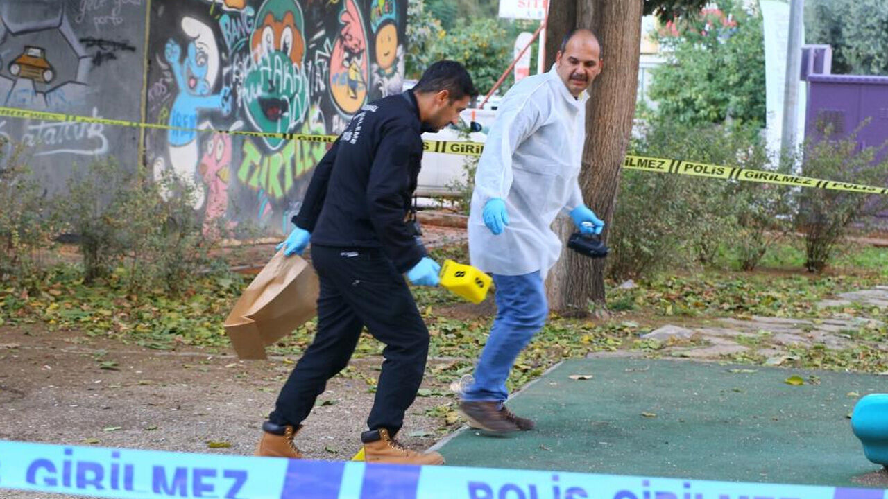 Çocuk parkında dehşet anları! Pompalı tüfekleri çıkardılar, 2 çocuk yaralandı - 2. Resim