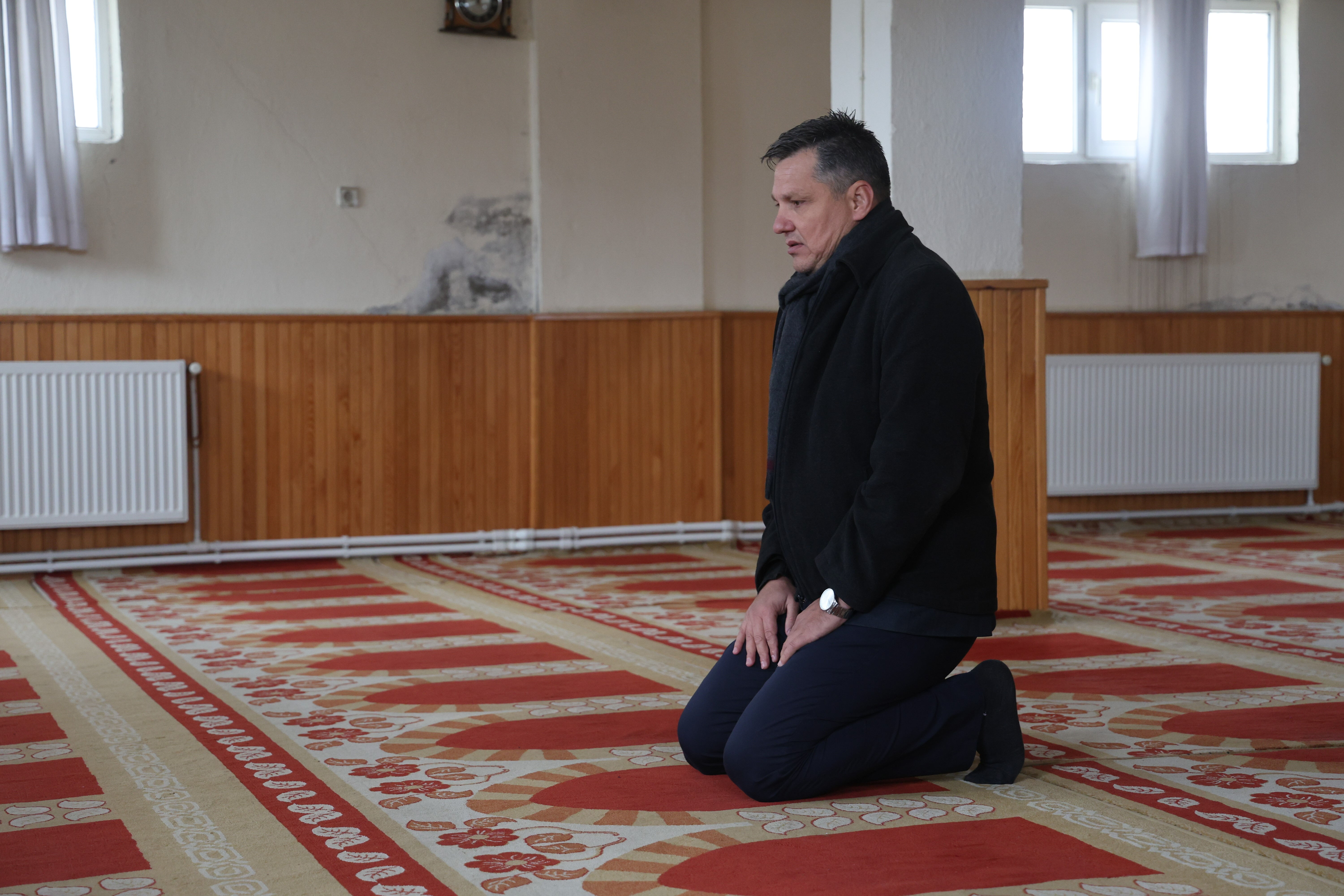 Cuma namazına gitti diye kovulmuştu: Mehmet Yetkin'in mücadelesi emsal karara imza attırdı - 1. Resim