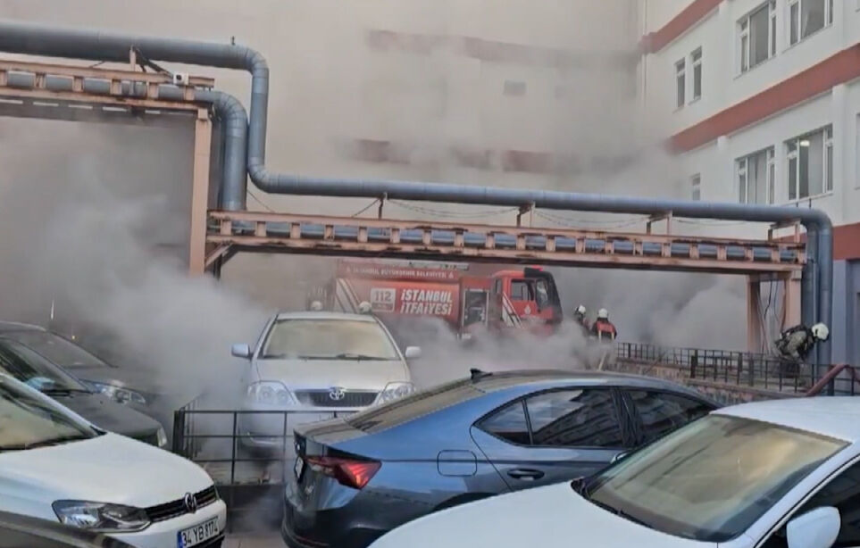 İstanbul Eğitim ve Araştırma Hastanesi'nde yangın! Ekipler olay yerinde - 1. Resim