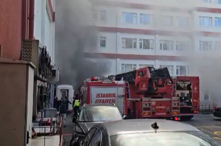 İstanbul Eğitim ve Araştırma Hastanesi'nde yangın! Ekipler olay yerinde - 2. Resim