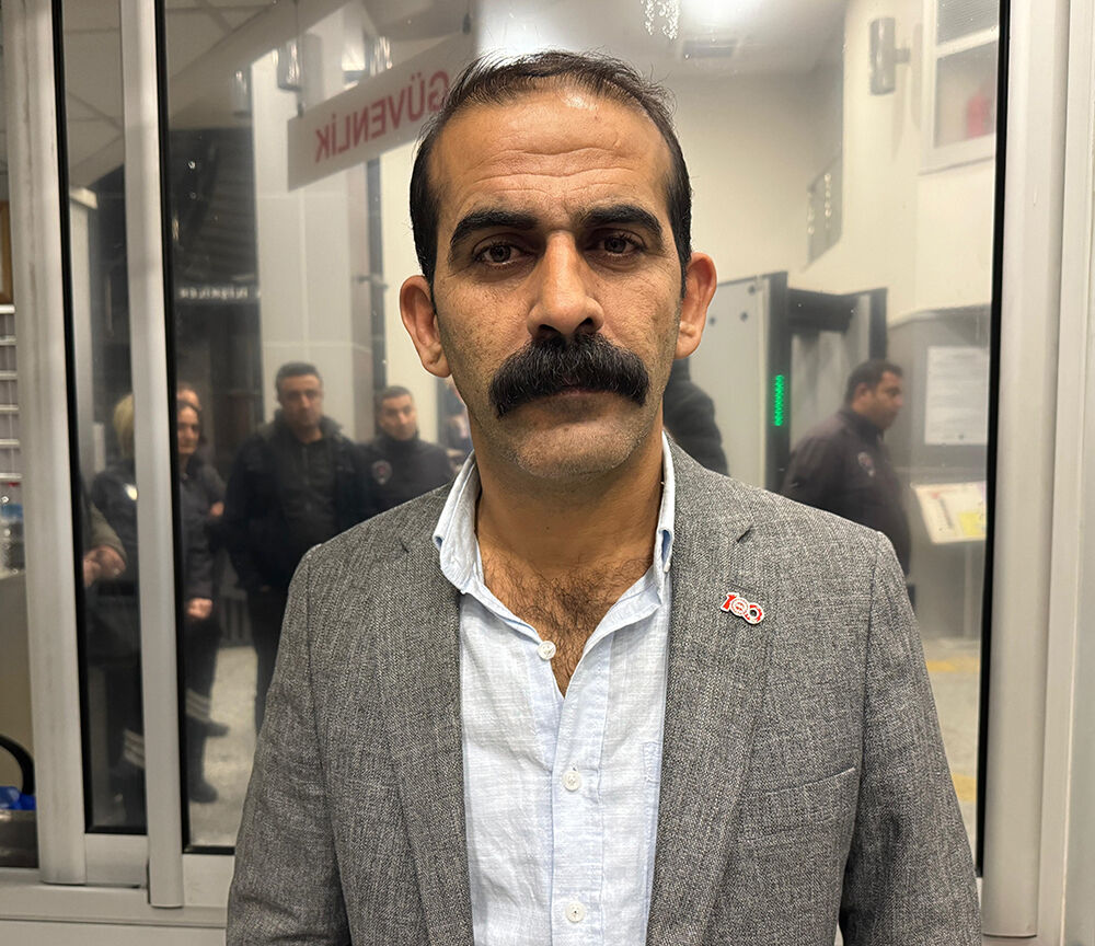 İzmir'in Bayraklı Belediyesi'nde grev başladı! 1.400 işçi görevi bıraktı - 1. Resim