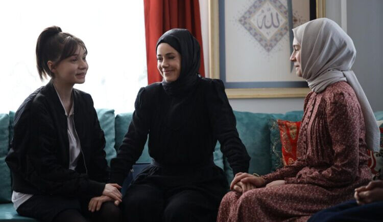 Kızıl Goncalar final mi yapacak? 3. sezon merakla bekleniyordu! Kızıl Goncalar final mi yapacak? 3. sezon merakla bekleniyordu! - 1. Resim