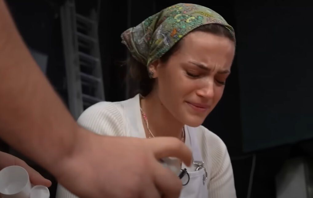 MasterChef'te feci kaza! Elini sıkıştırdı! Tir tir titremesi izleyenleri korkuttu MasterChef'te feci kaza! Eda elini sıkıştırdı! Tir tir titremesi izleyenleri korkuttu - 2. Resim