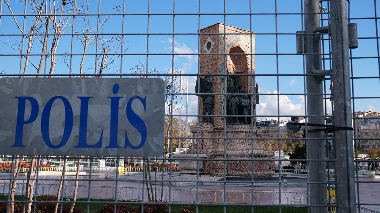 Polise saldırdılar! Taksim'de izinsiz gösteride 169 gözaltı - 2. Resim
