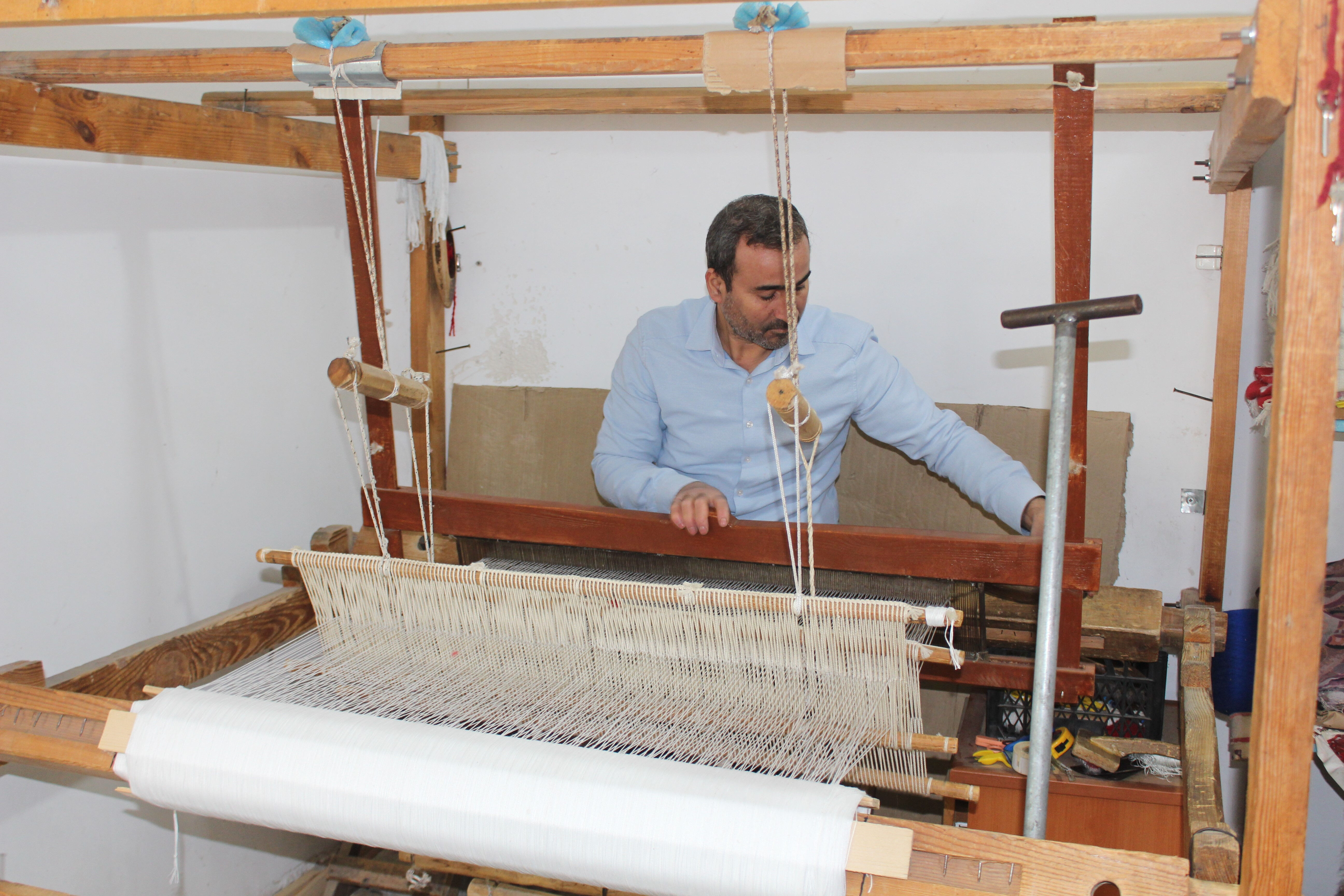 Romatizma ve eklem ağrılarına iyi geliyor! Kış mevsimi Siirt battaniyesine talebi arttırdı - 1. Resim