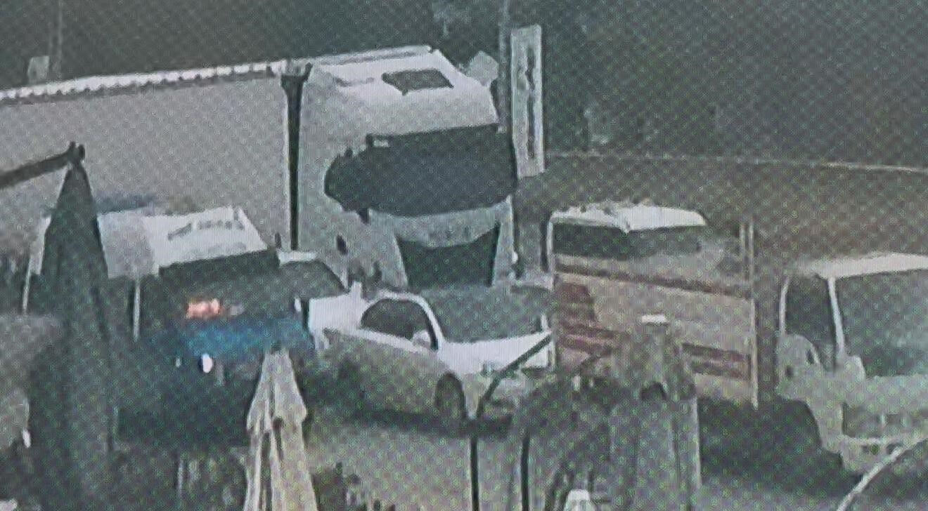 Sakarya'da yürek yakan kaza! Yolun karşısına geçmeye çalışan kadın tırın altında kaldı - 2. Resim