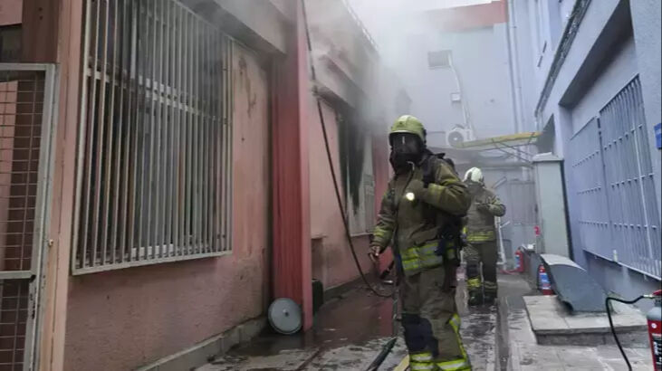 Samatya Hastanesi yangın söndürüldü mü, yangın neden çıktı? Hastalar transfer edildi! Samatya Hastanesi yangın söndürüldü mü, yangın neden çıktı? Hastalar transfer edildi! - 4. Resim