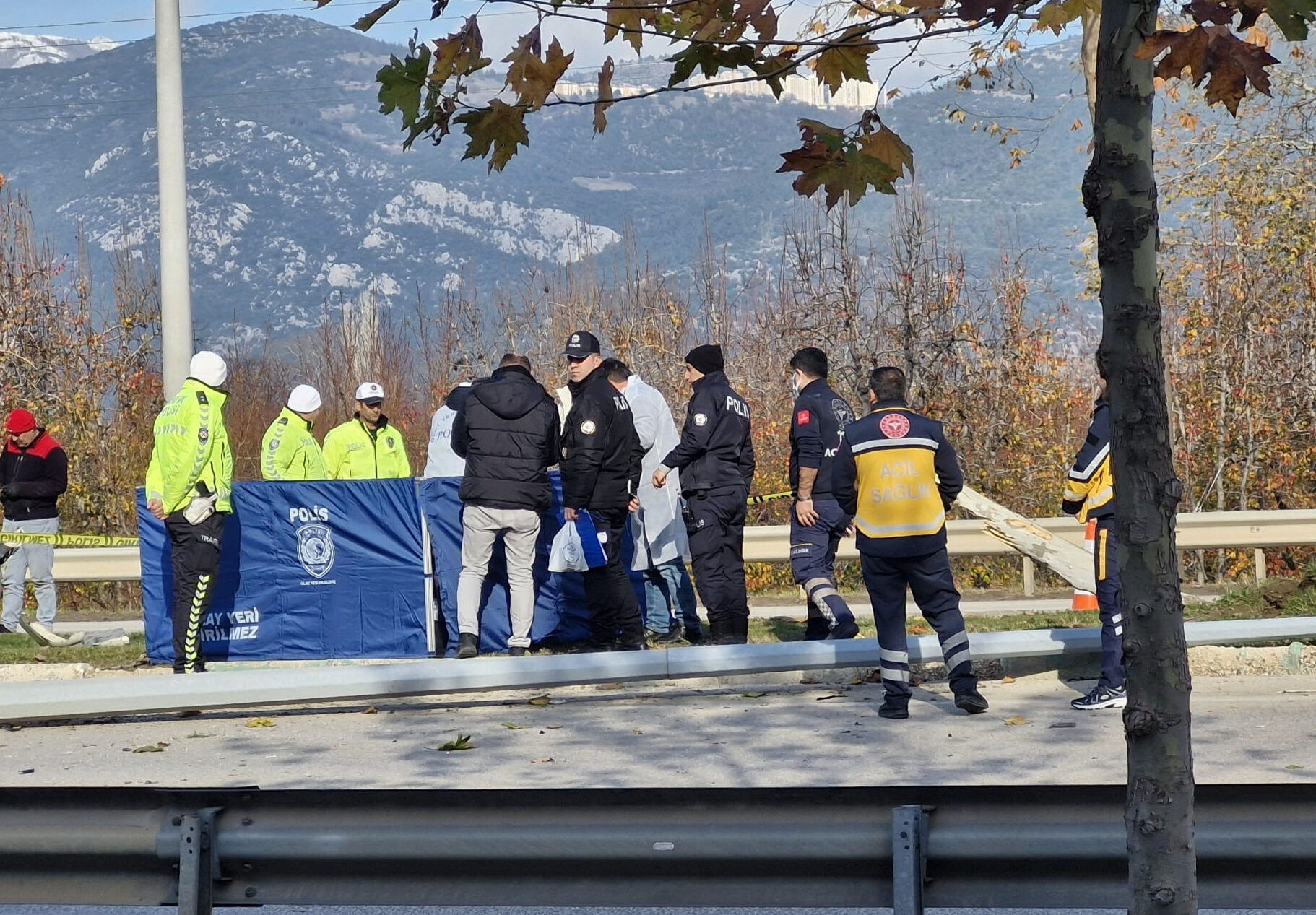 Takla atan kamyonette 2 kişi hayatını kaybetti - 1. Resim