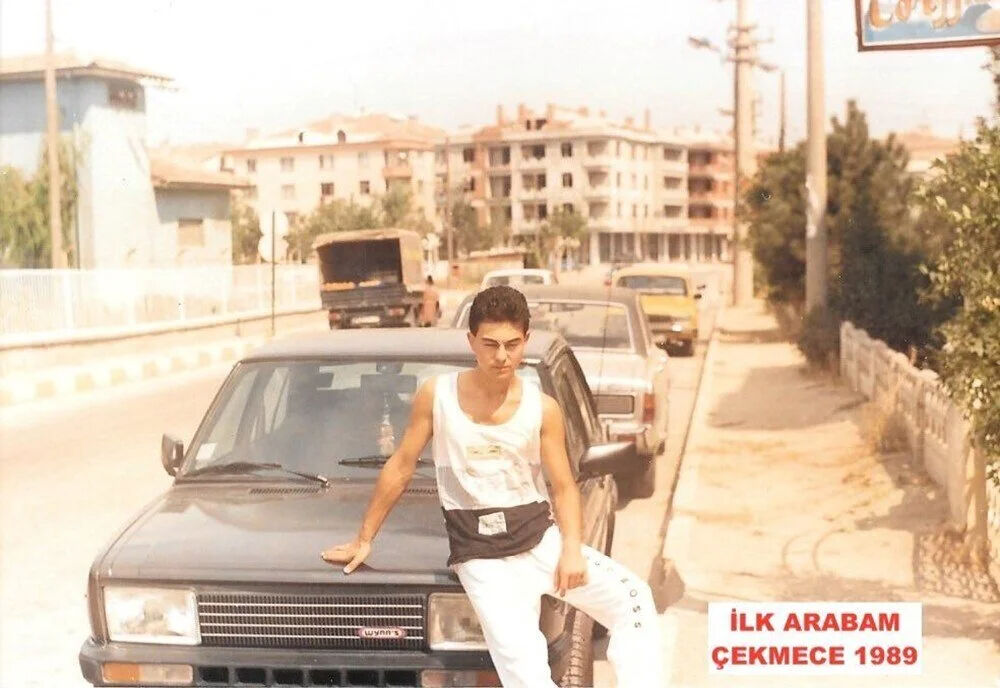 Ünlü isimlerden nostaljik paylaşımlar! Çocukluk fotoğraflarını görenler inanamadı! Değişimleri şaşırttı Ünlü isimlerden nostaljik paylaşımlar! Çocukluk fotoğraflarını görenler inanamadı! Değişimleri şaşırttı - 4. Resim