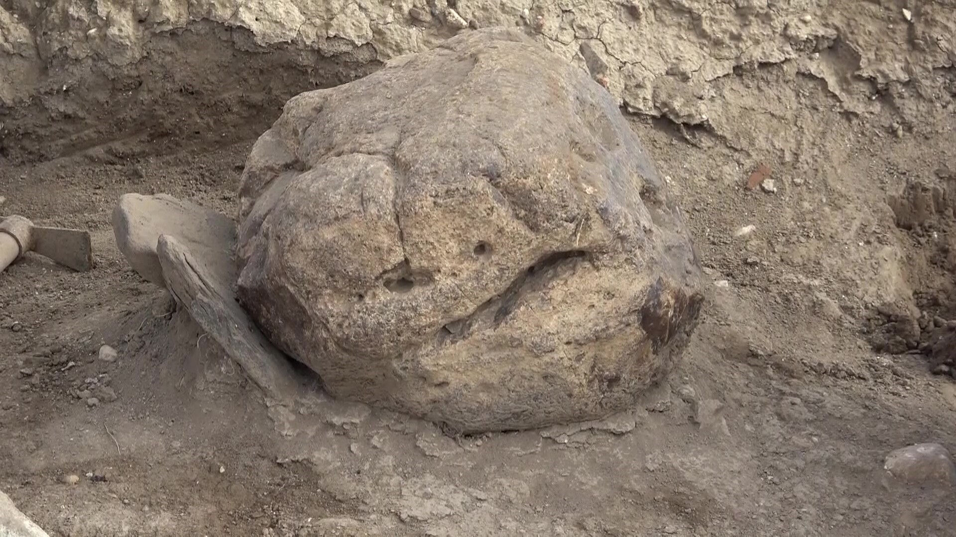 Amasya'da 2 bin 600 yıllık mukaddes oda ve taş keşfedildi: Anadolu arkeolojisinde ilk! Amasya'da 2 bin 600 yıllık mukaddes oda ve taş keşfedildi: Anadolu arkeolojisinde ilk! - 1. Resim