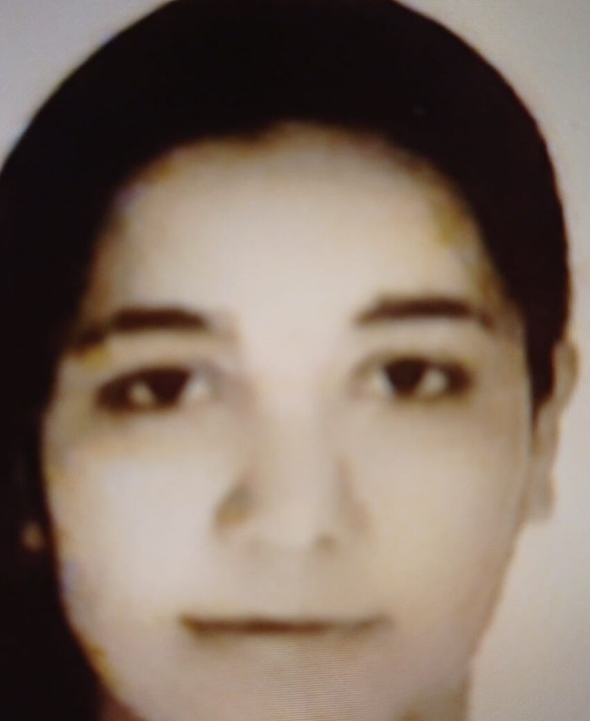 Aydınlatma direğine çarpan otomobil ikiye bölündü! Feci şekilde can verdi - 2. Resim