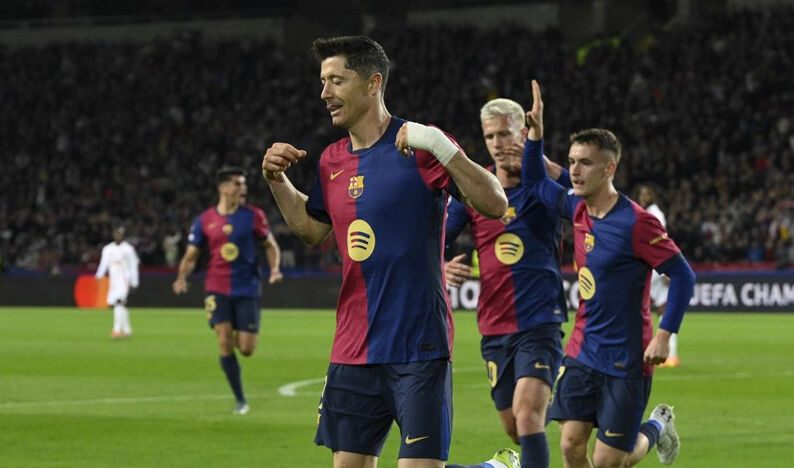 Barcelona'nın yıldızı Lewandowski Şampiyonlar Ligi tarihine geçti - 2. Resim