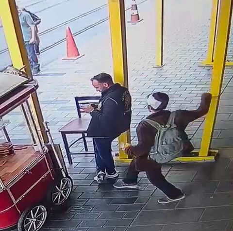 Beyoğlu'nda polise bıçakla saldıran Oytun Ilgar'a istenen ceza belli oldu - 3. Resim