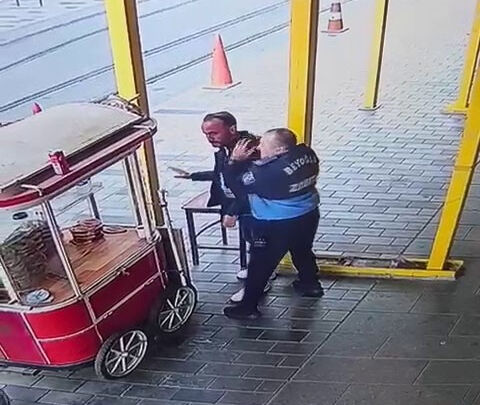 Beyoğlu'nda polise bıçakla saldıran Oytun Ilgar'a istenen ceza belli oldu - 2. Resim