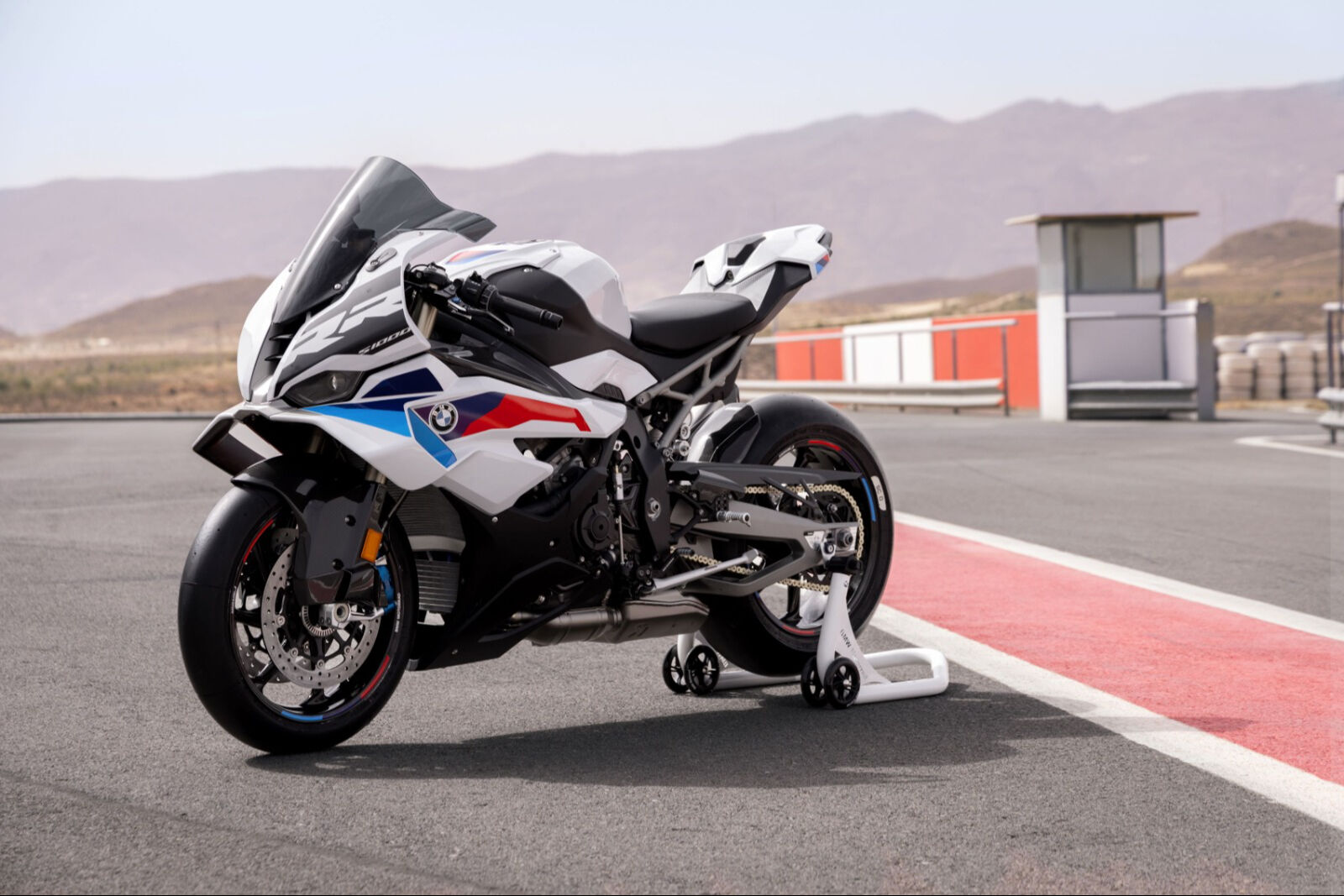 BMW yeni hız canavarları Superbike ve Hyper Naked modellerini tanıttı - 2. Resim