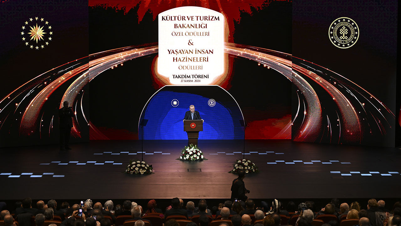 Erdoğan Cem Karaca ve Barış Manço'yu hatırlattı! 'Batı'dan çok Batıcı zihniyet'i yerden yere vurdu - 2. Resim