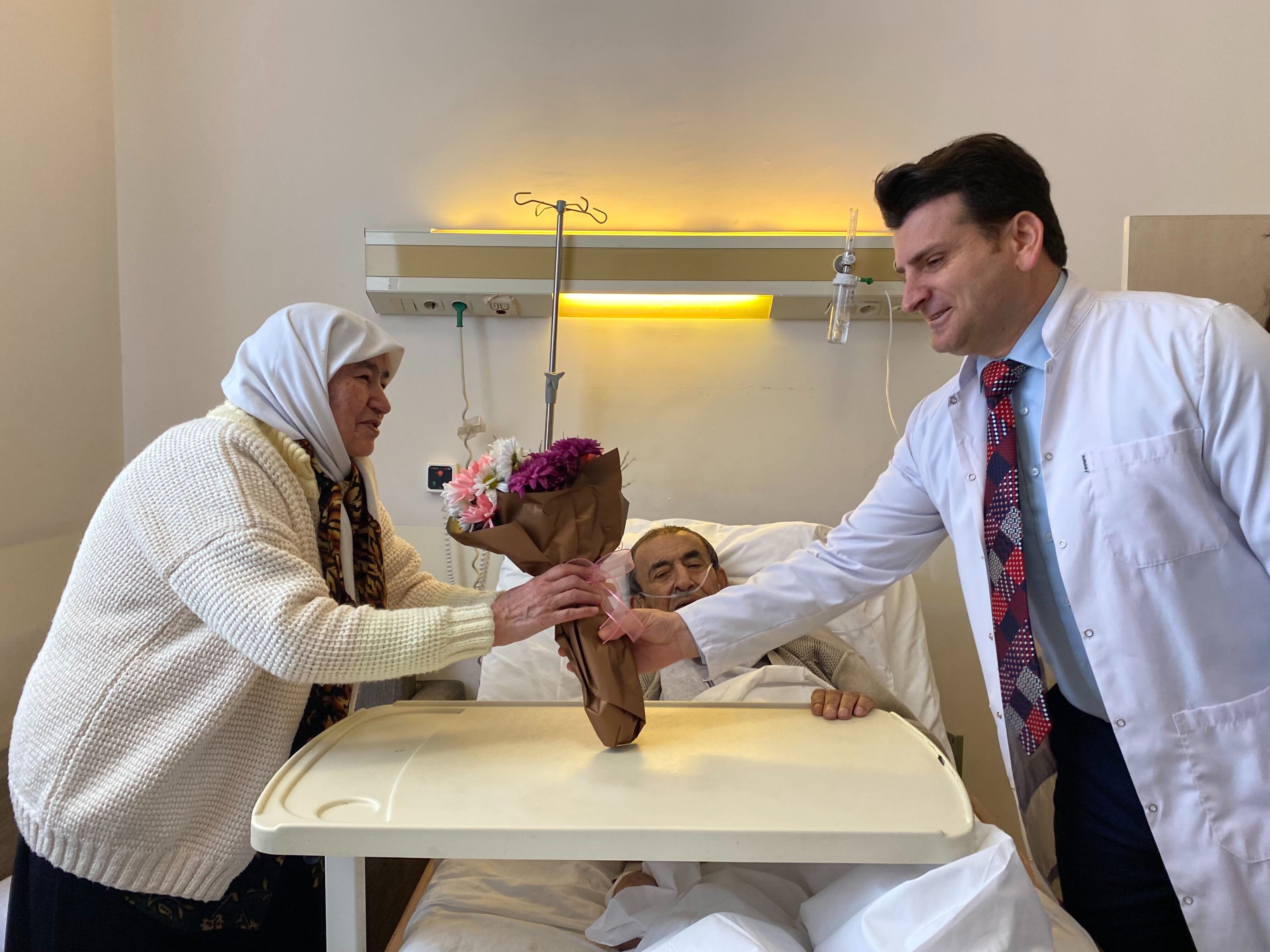 Filmleri aratmayan olay! Hastanede kıyılan ikinci nikaha gelin damga vurdu! Akıllara aynı soru geldi - 3. Resim