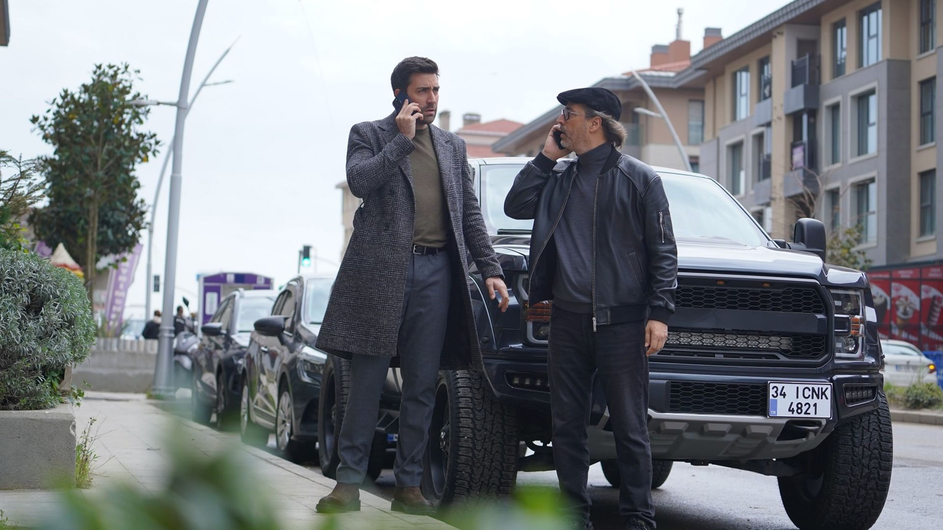 Kalpazan final mi yapıyor? Başrolü Timuçin Esen ve Çağlar Ertuğrul paylaşıyor  - 1. Resim