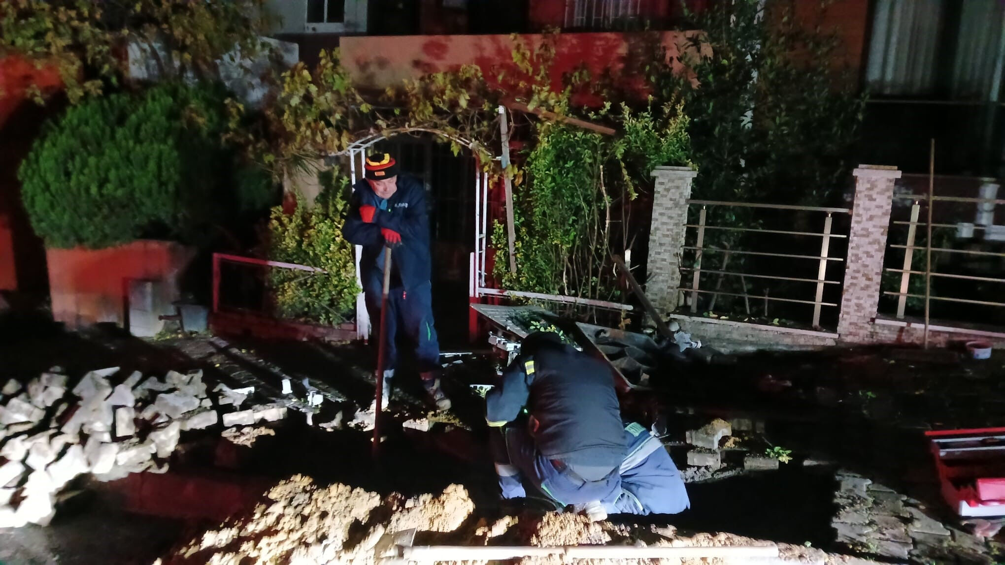 Şişli'de korku dolu anlar! Elektrik trafosu bomba gibi patladı, 1 kişi ağır yaralı - 2. Resim