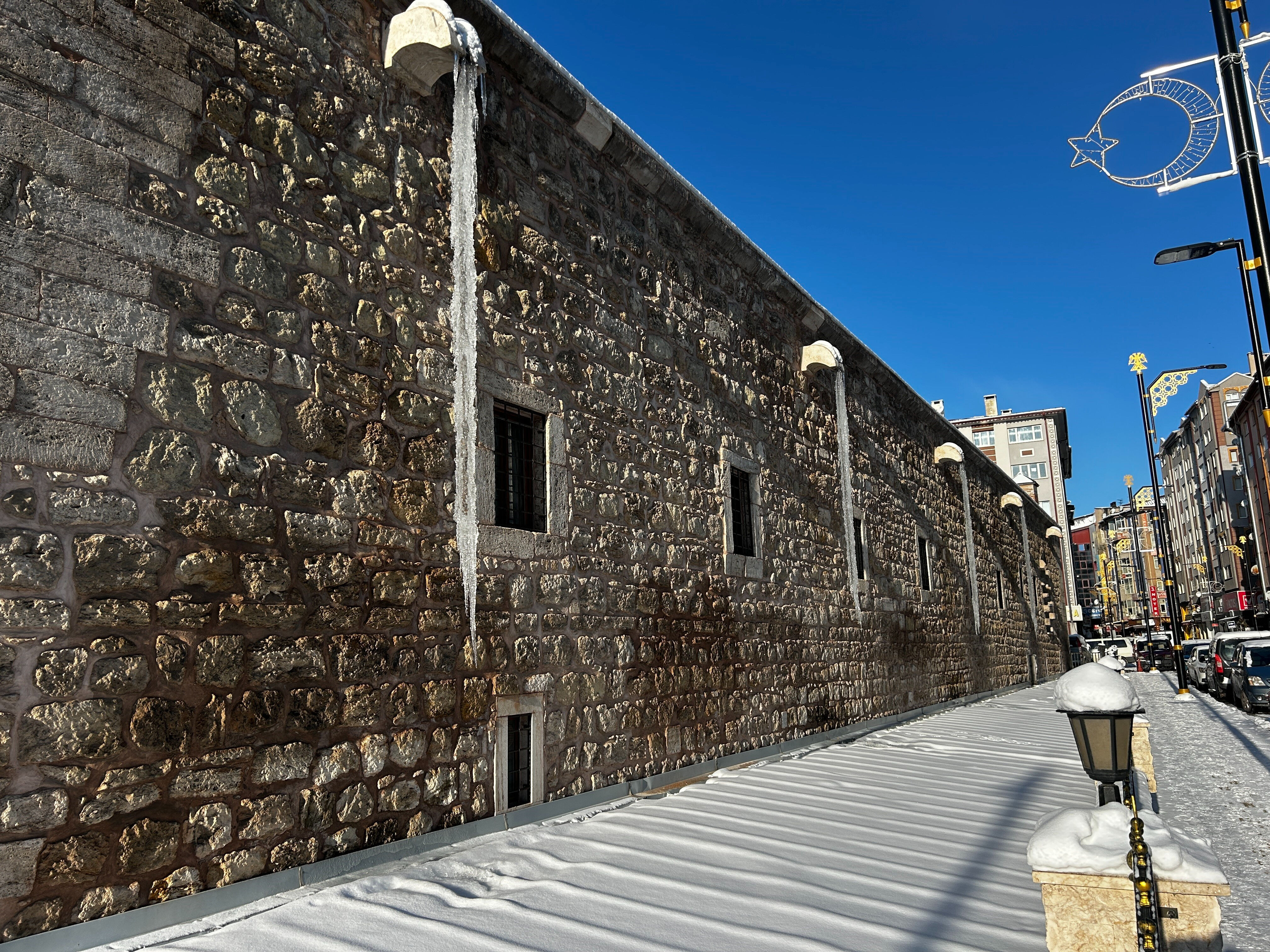 Sivas adeta dondu! 3 metrelik sarkıtlar görenleri şoke etti - 3. Resim